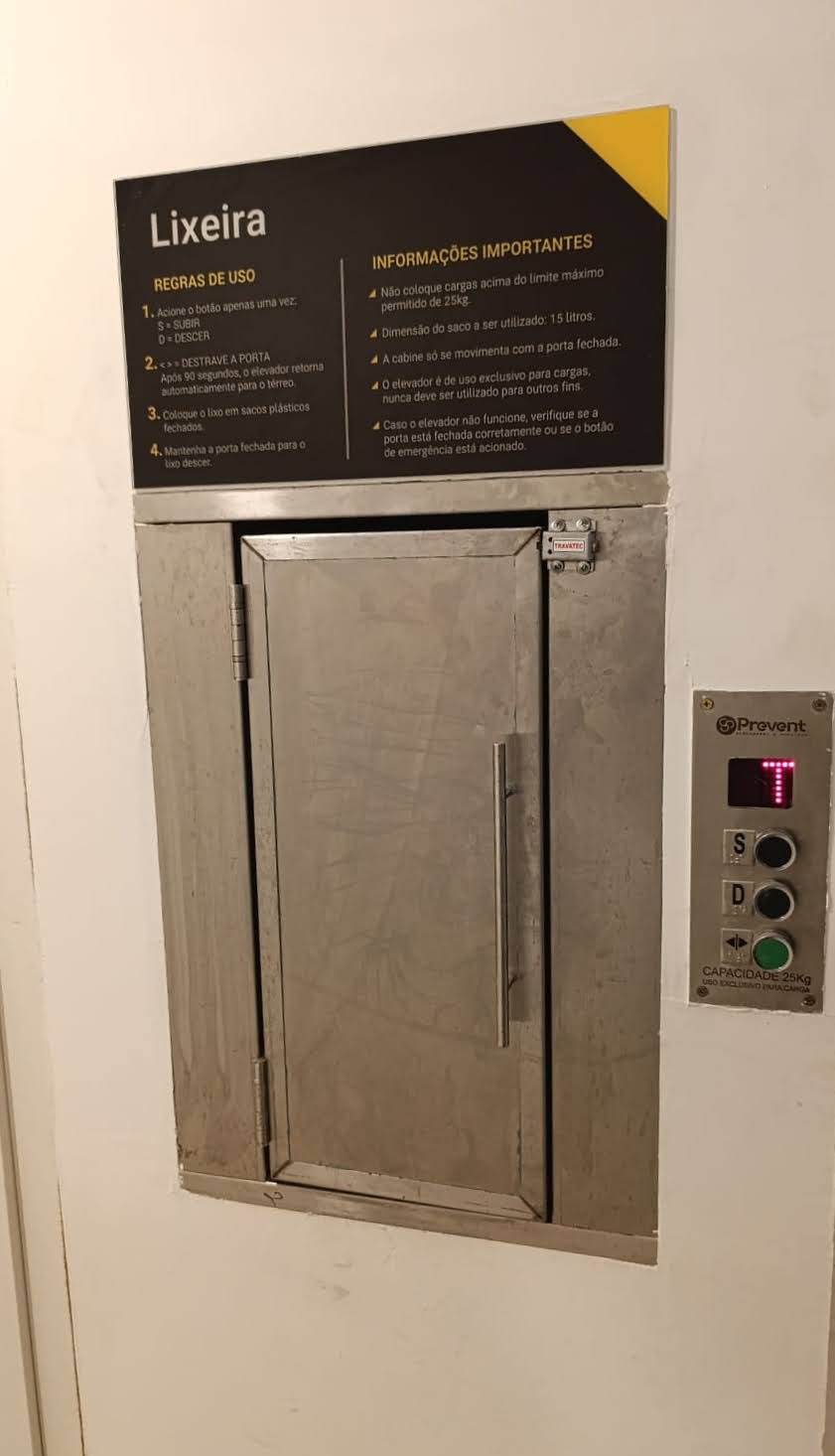 Monta Carga - Descarte de lixo